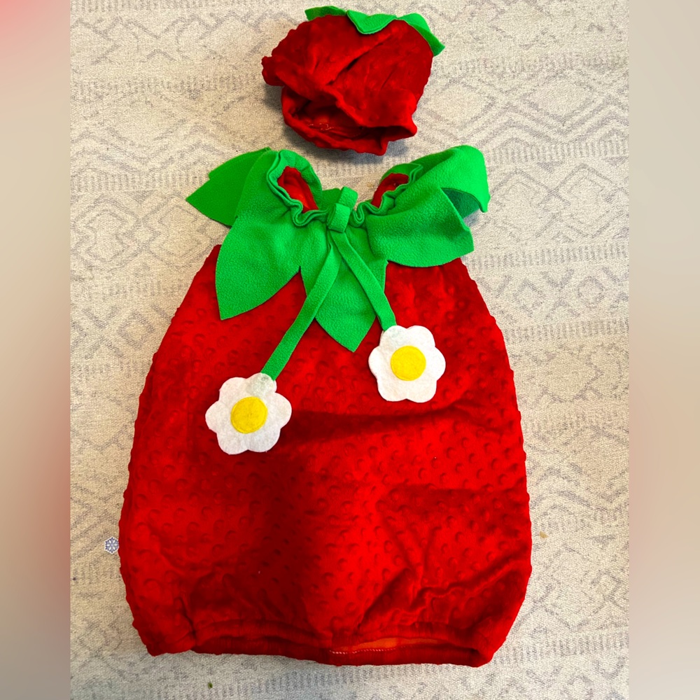 Strawberry costume 🍓 size 18 months - 2T